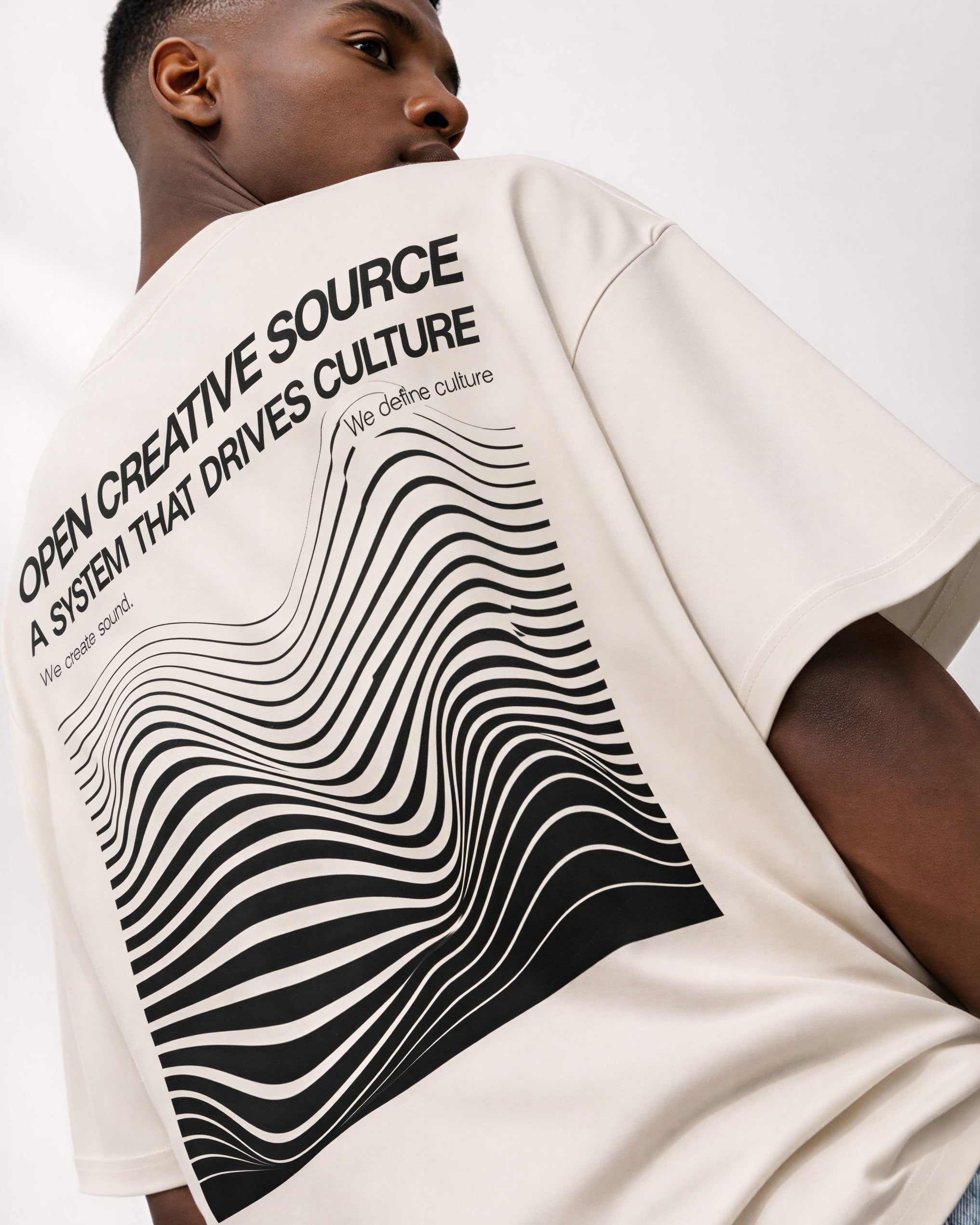 T-shirt créatif ouvert